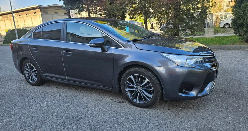 toyota warszawa Toyota Avensis cena 69000 przebieg: 135000, rok produkcji 2016 z Warszawa